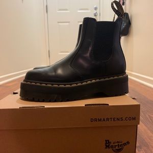 Size 8 Women’s Quad platform Dr. Martens